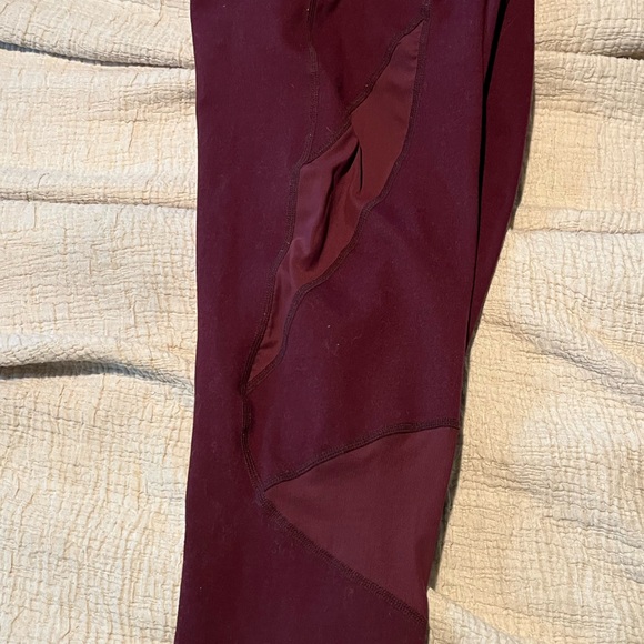 EUC Zella Plum Crop Leggings with Mesh Paneling size Small - Picture 4 of 6